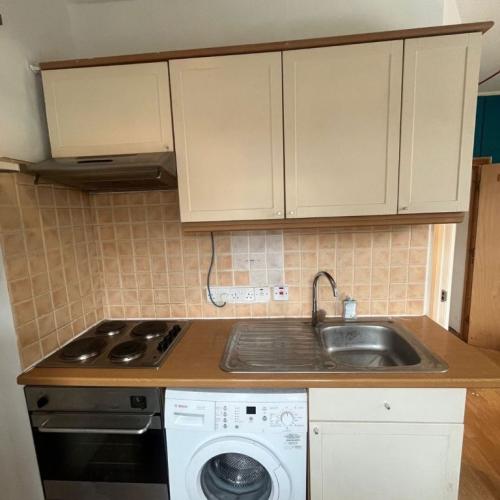 Studio Flat to Let in NW6 Kilburn £1,450 per month