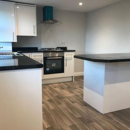 One Bedroom Flat Upton with PARKING