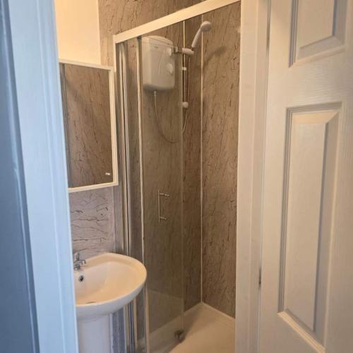 En-suite room in London, Feltham TW135JT