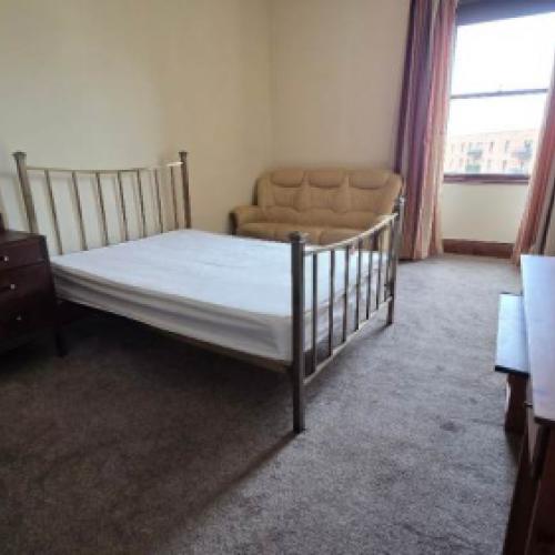 Spacious 2-Bedroom Traditional Tenement Flat, Leith Links — Furnished