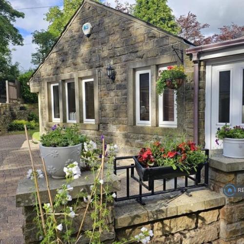2 bedroom house in Long House, Dobcross, Oldham, OL3 (2 bed) (#2884800)