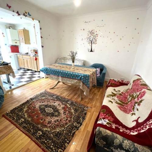 *HMO* and C3B Licence 4+1 Bedrooms Semi-Detached house in Ilford --Company let allowed