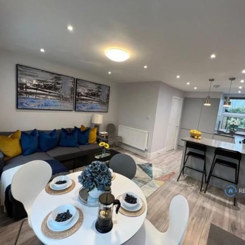 2 bedroom flat in North Finchley, North Finchley, N12 (2 bed) (#2454381)