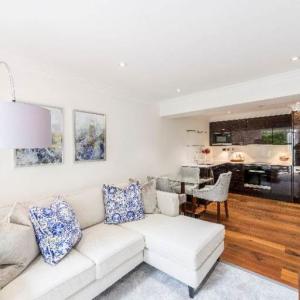 Grade II listed lower ground one bedroom flat close to Wesrbourne Grove W2