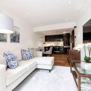 Grade II listed lower ground one bedroom flat close to Wesrbourne Grove W2