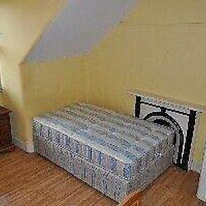 SMART SINGLE STUDIO -KENSINGTON OLYMPIA
