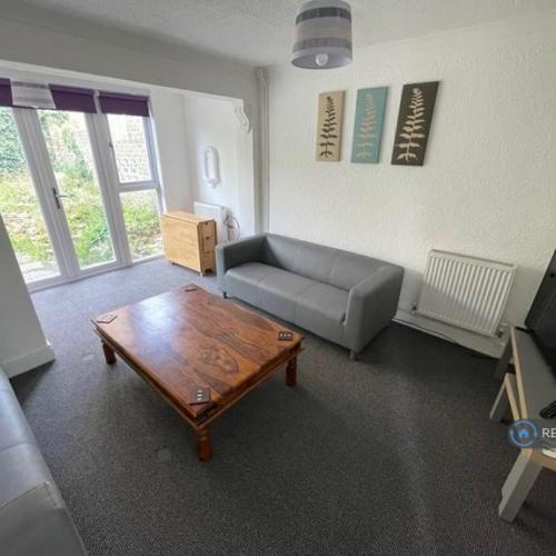 1 bedroom in Headcorn Drive, Canterbury, CT2 (#2913401)