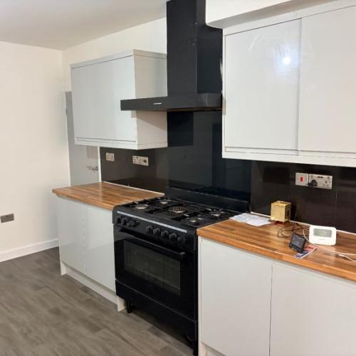 5 Bed 2 Bath 2 Reception in Heston