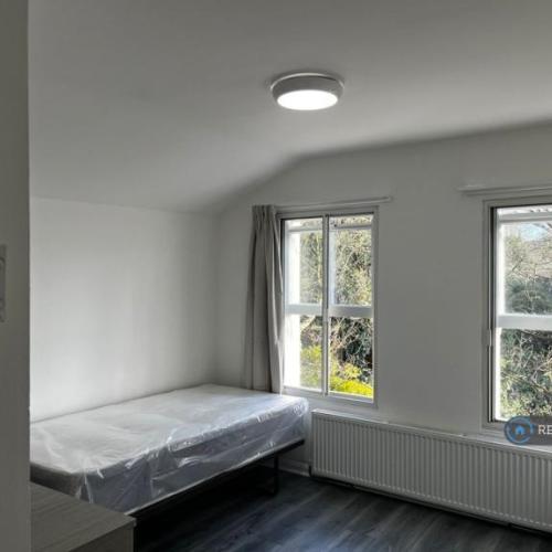 1 bedroom in Queens Road, London, SE14 (#2874382)