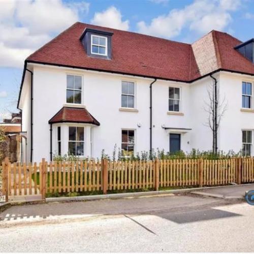 1 bedroom flat in Hatchlands Road, Redhill, RH1 (1 bed) (#2901616)