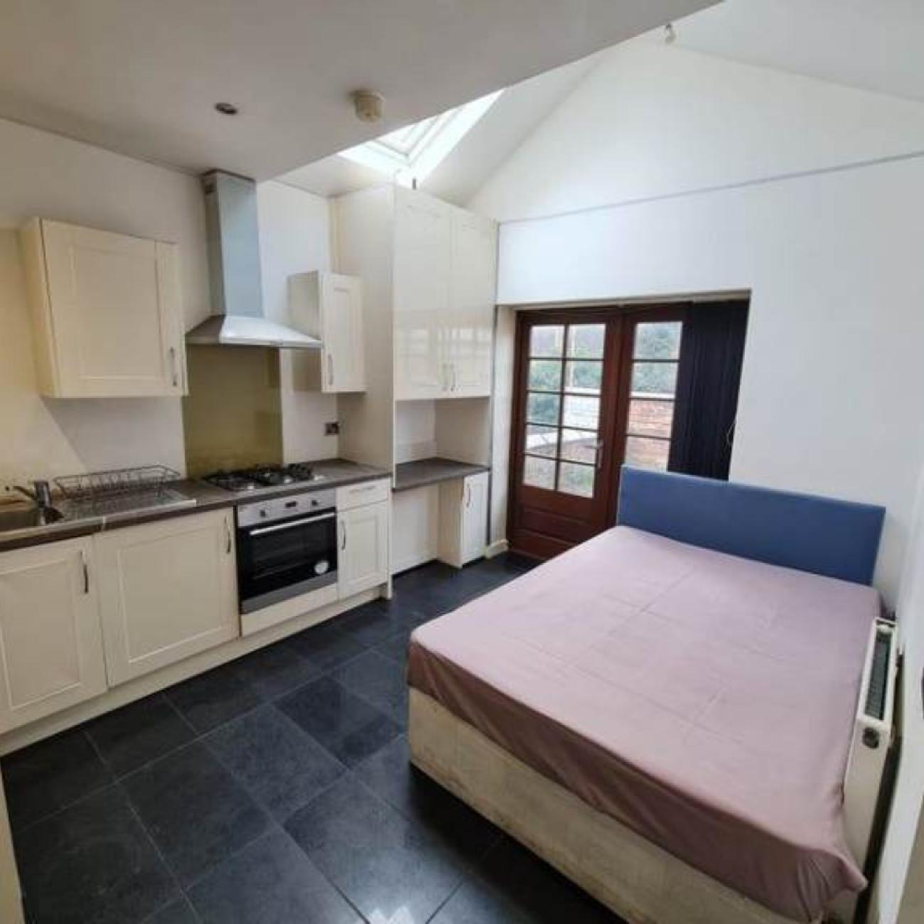 Studio Flat with Private Rear Space Bills Included-Chorlton