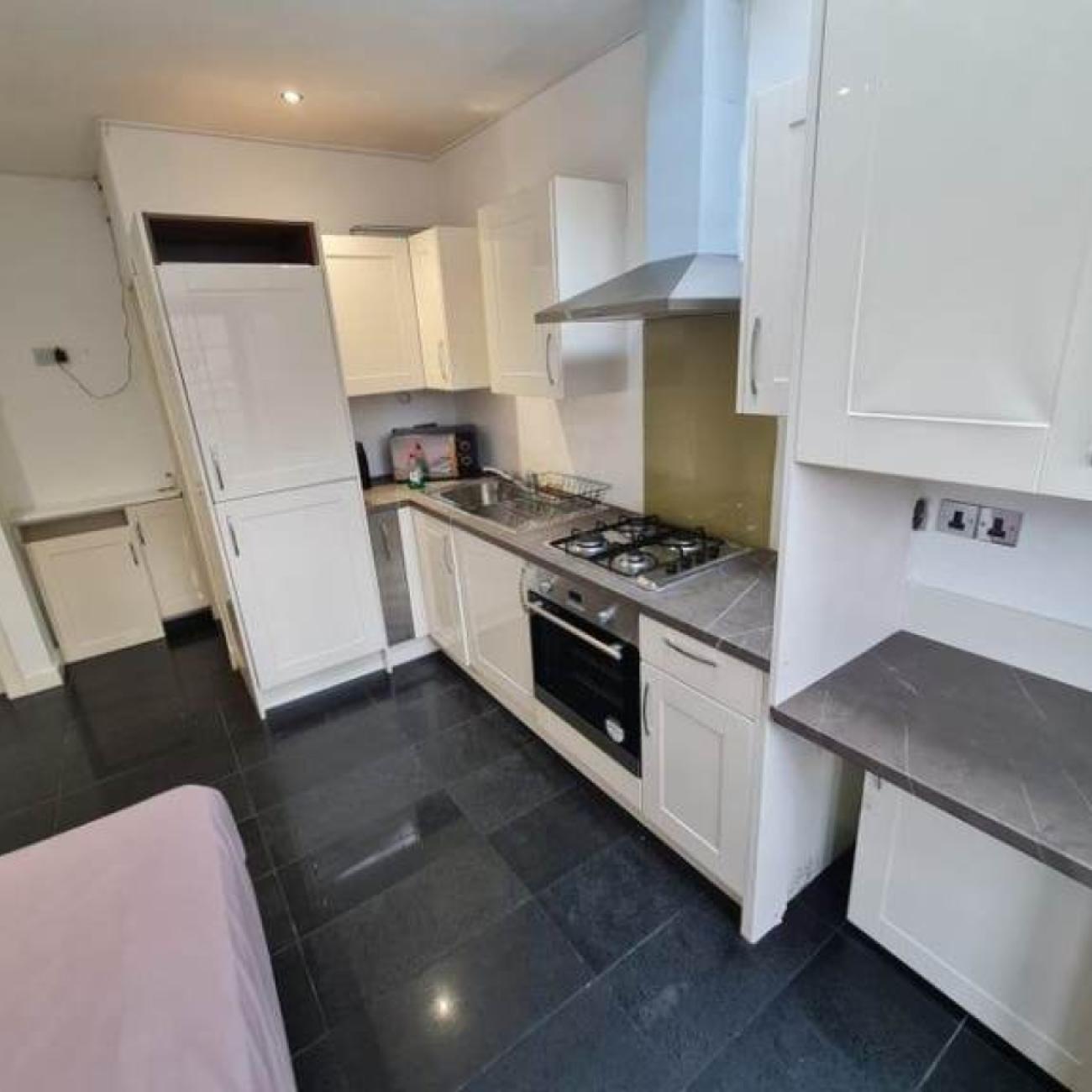 Studio Flat with Private Rear Space Bills Included-Chorlton