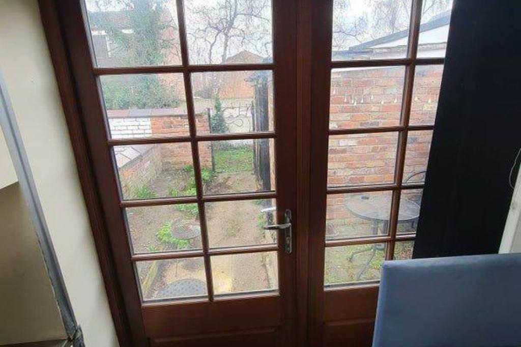 Studio Flat with Private Rear Space Bills Included-Chorlton