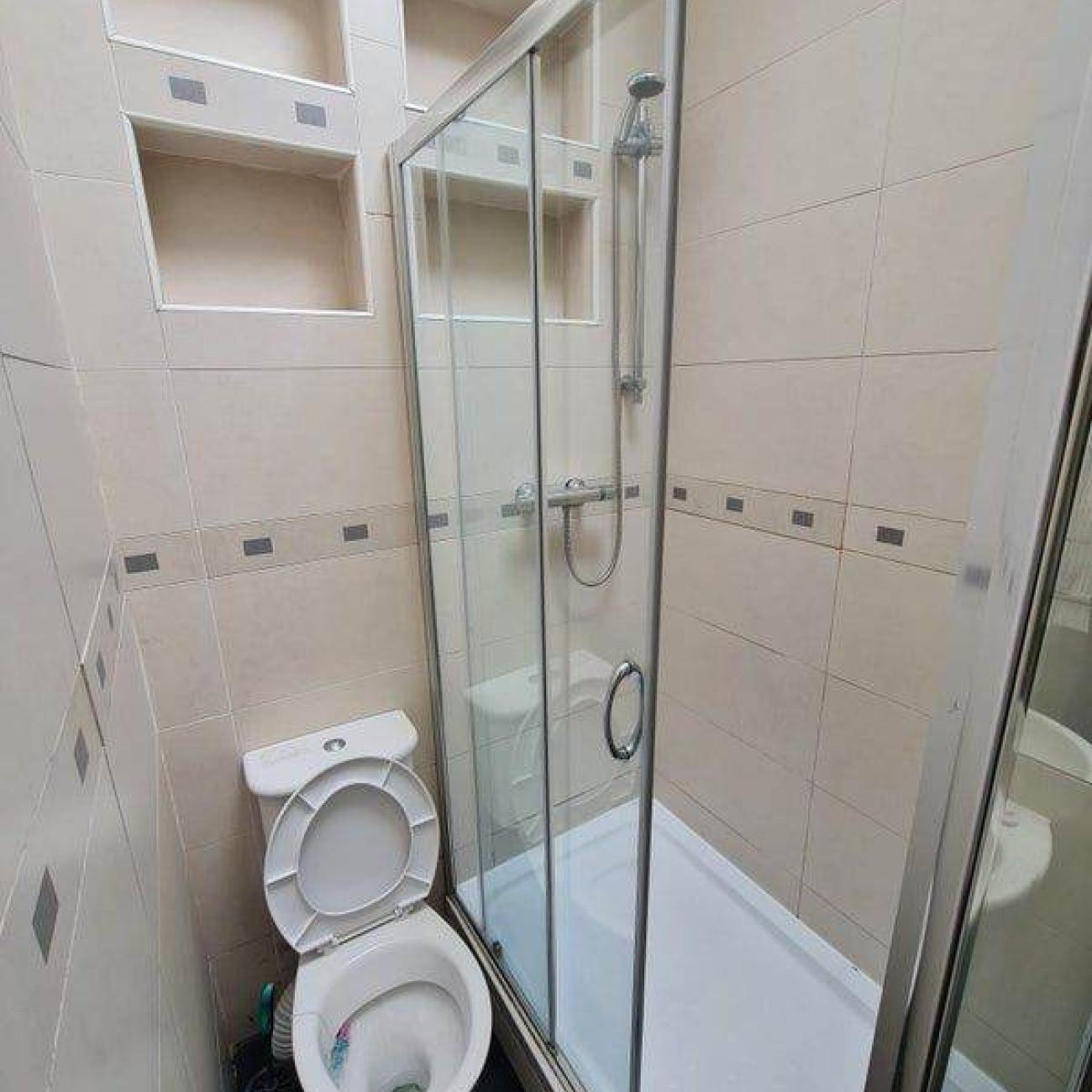 Studio Flat with Private Rear Space Bills Included-Chorlton