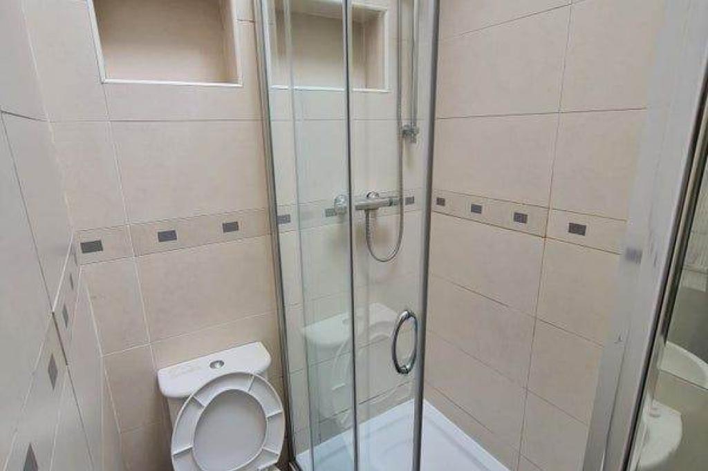 Studio Flat with Private Rear Space Bills Included-Chorlton