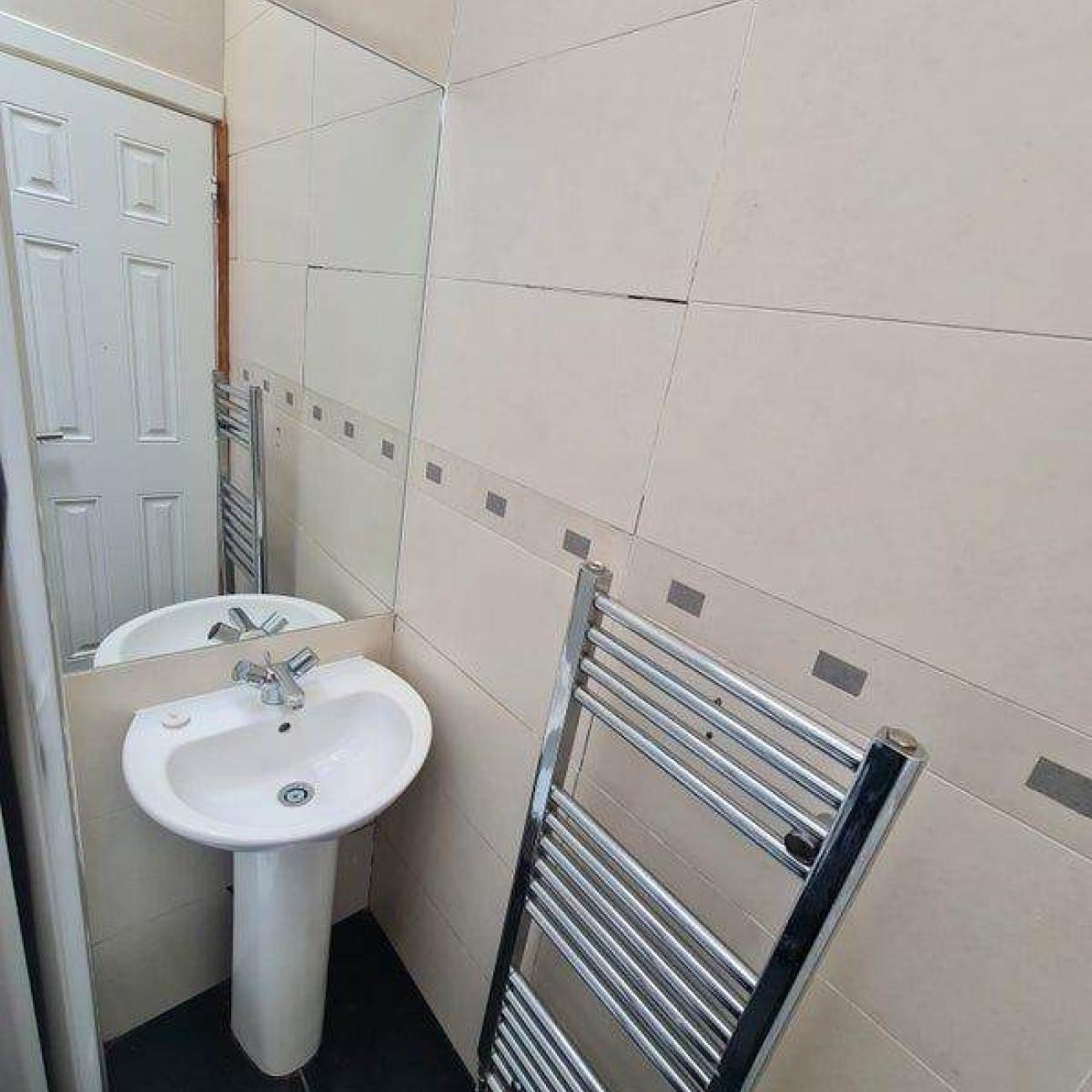 Studio Flat with Private Rear Space Bills Included-Chorlton