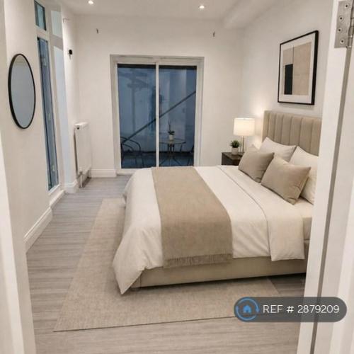 1 bedroom flat in Warwick Road, London, SW5 (1 bed) (#2879209)
