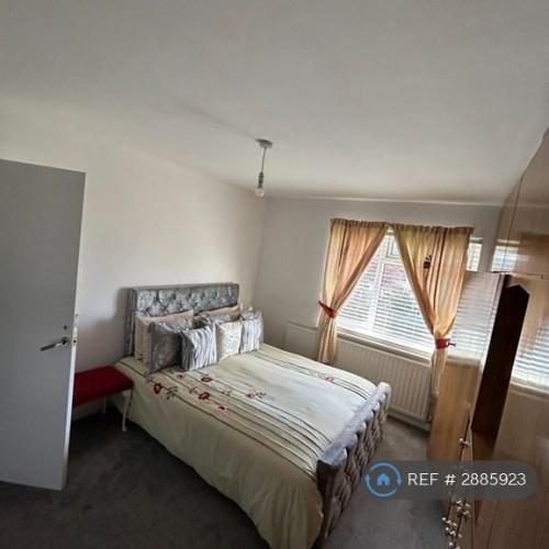1 bedroom in Dinsdale Gardens, South Norwood, SE25 (#2885923)