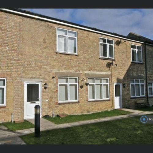 2 bedroom house in Tower Court, Ely, CB7 (2 bed) (#3007729)