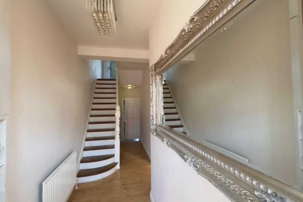 Stunning four bedroom property ig1