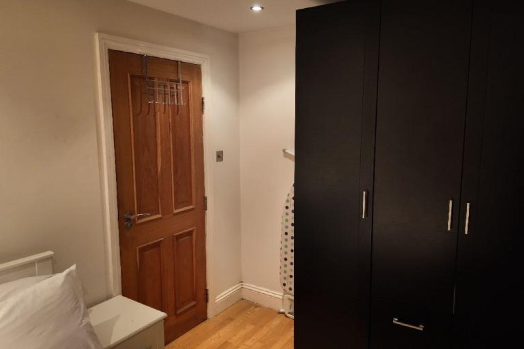 Richmond one bed apartment available for rent