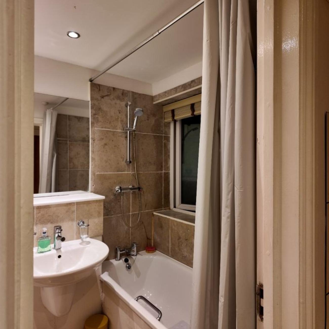 Richmond one bed apartment available for rent