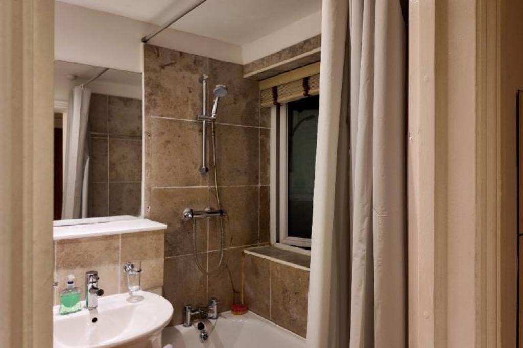Richmond one bed apartment available for rent