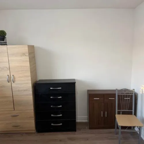 (AVAILABLE NOW) BIG SIMPLE DOUBLE Room in ILFORD, E12 6JW for £644pcm.. ALL BILLS INCLUDED!