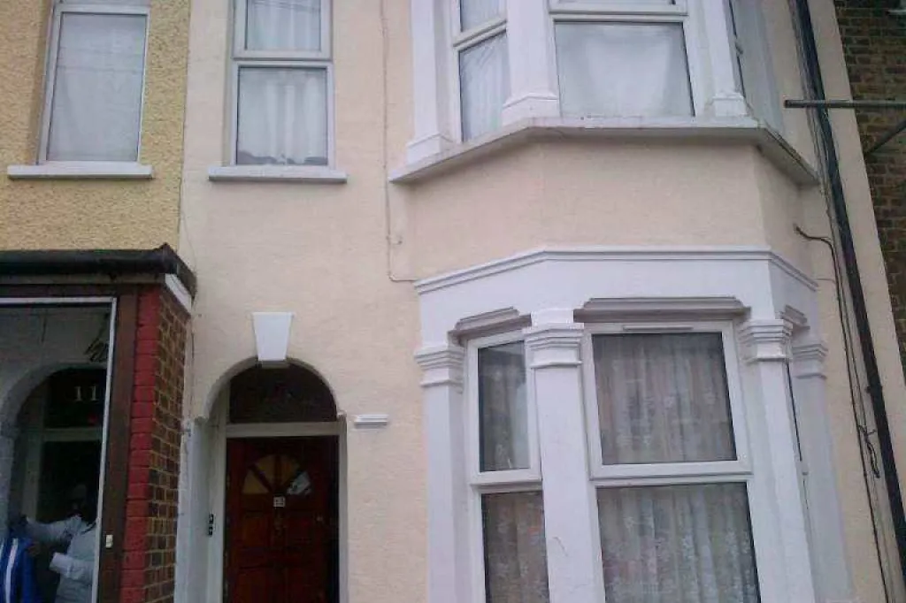 (AVAILABLE NOW) BIG SIMPLE DOUBLE Room in ILFORD, E12 6JW for £644pcm.. ALL BILLS INCLUDED!