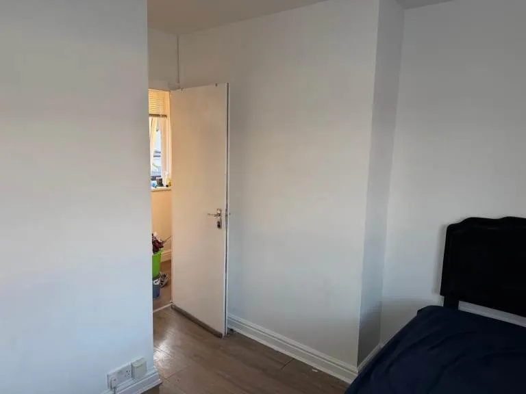 (AVAILABLE NOW) BIG SIMPLE DOUBLE Room in ILFORD, E12 6JW for £644pcm.. ALL BILLS INCLUDED!