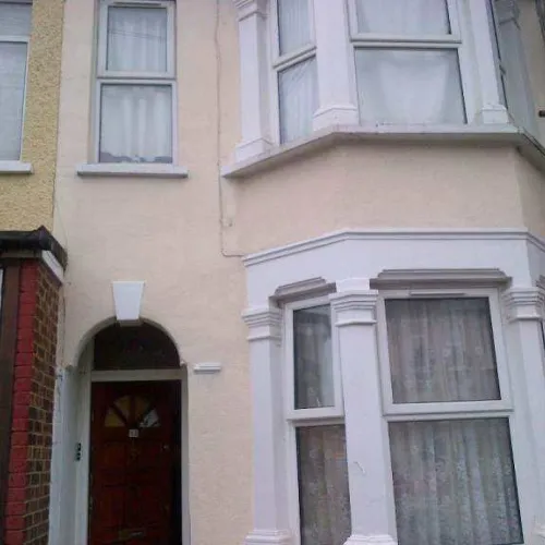 COSY SIMPLE DOUBLE Room (AVAILABLE NOW) in ILFORD, E12 6JW for £650pcm.. ALL BILLS INCLUDED