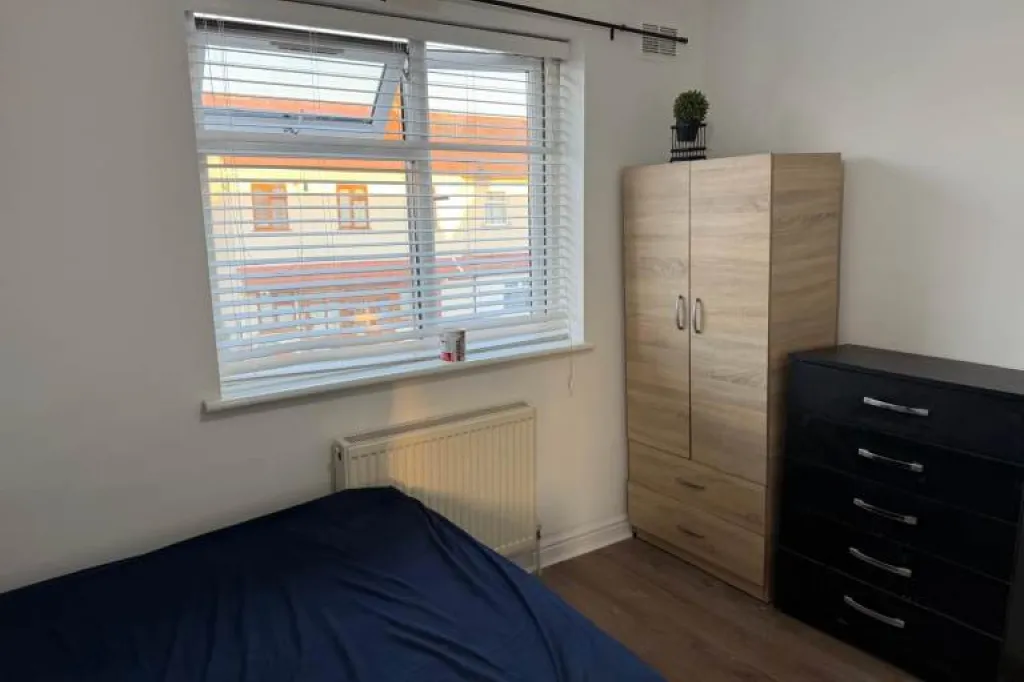 (AVAILABLE NOW) BIG SIMPLE DOUBLE Room in ILFORD, E12 6JW for £644pcm.. ALL BILLS INCLUDED!