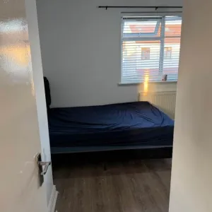 COSY SIMPLE DOUBLE Room (AVAILABLE NOW) in ILFORD, E12 6JW for £650pcm.. ALL BILLS INCLUDED