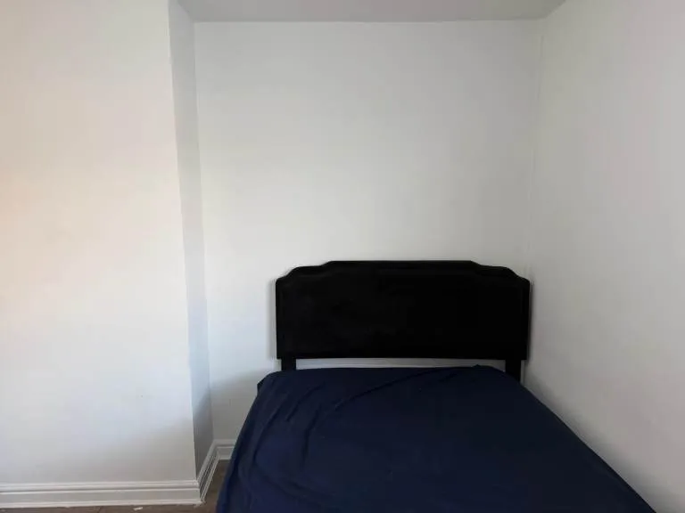 COSY SIMPLE DOUBLE Room (AVAILABLE NOW) in ILFORD, E12 6JW for £650pcm.. ALL BILLS INCLUDED