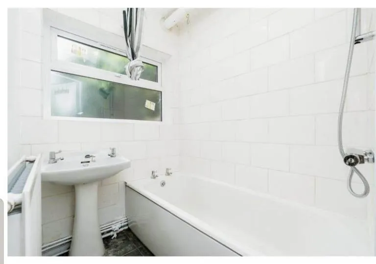 FOREST GATE/MARYLAND, E7, 4 BEDROOM TERRACED HOUSE AVAILABLE NOW