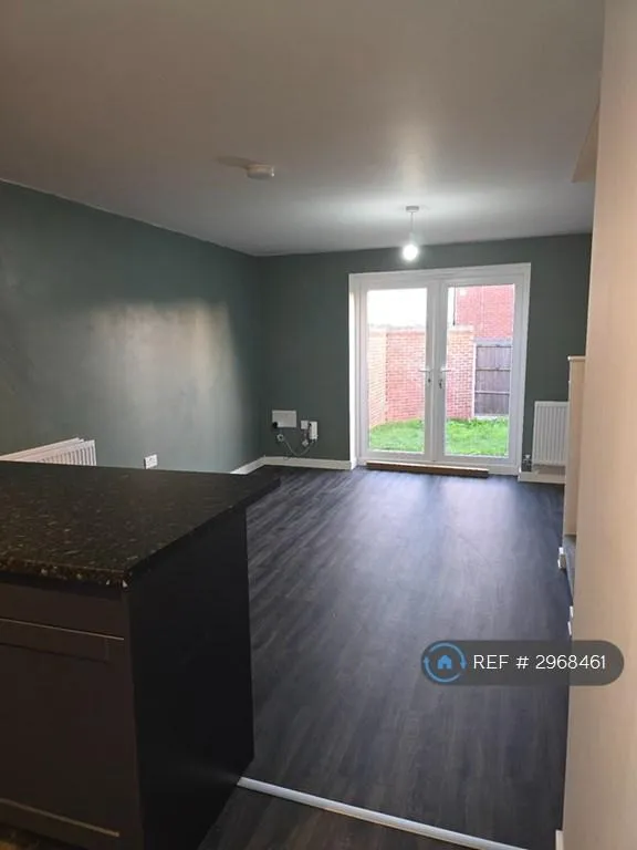 2 bedroom house in Bellerphon Drive, Stoke-On-Trent, ST3 (2 bed) (#2968461)