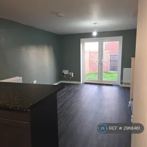 2 bedroom house in Bellerphon Drive, Stoke-On-Trent, ST3 (2 bed) (#2968461)