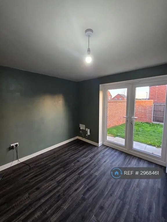 2 bedroom house in Bellerphon Drive, Stoke-On-Trent, ST3 (2 bed) (#2968461)