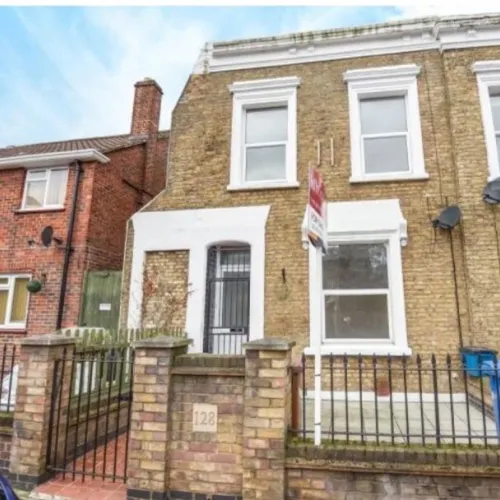 4 bedrooms house to rent in Peckham