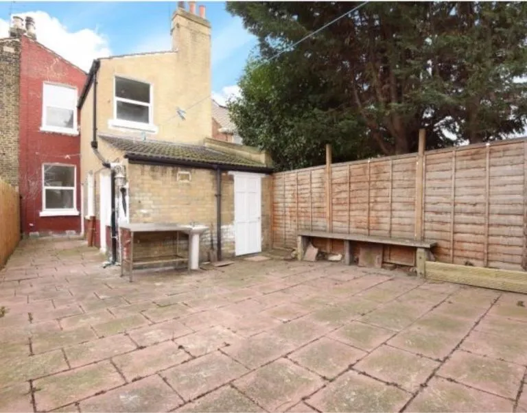 4 bedrooms house to rent in Peckham