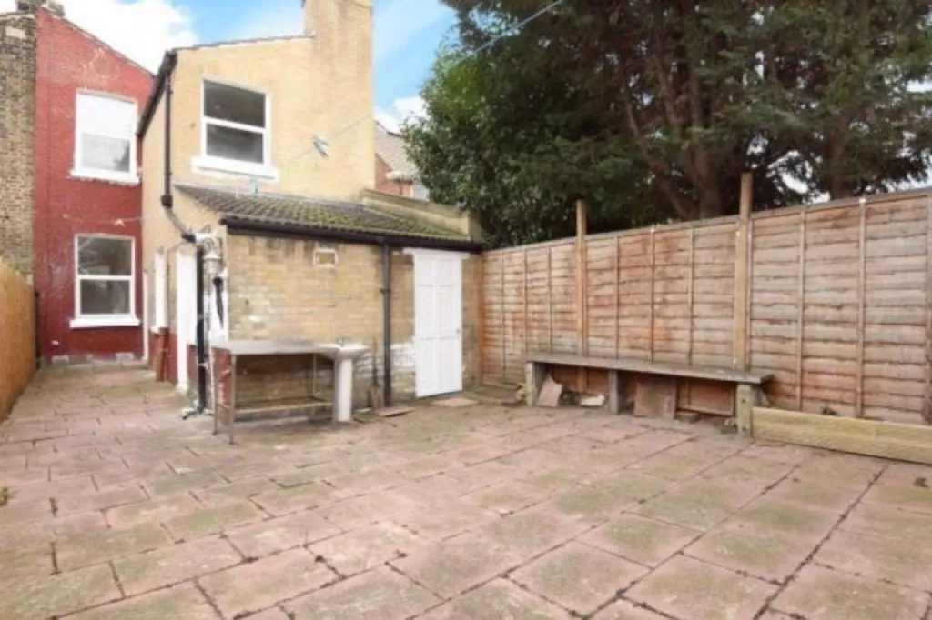 4 bedrooms house to rent in Peckham