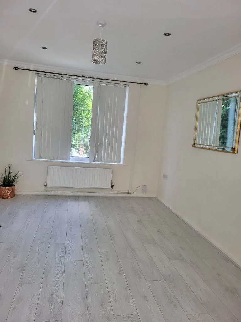 House to let £1250 per Months in Whitefield area