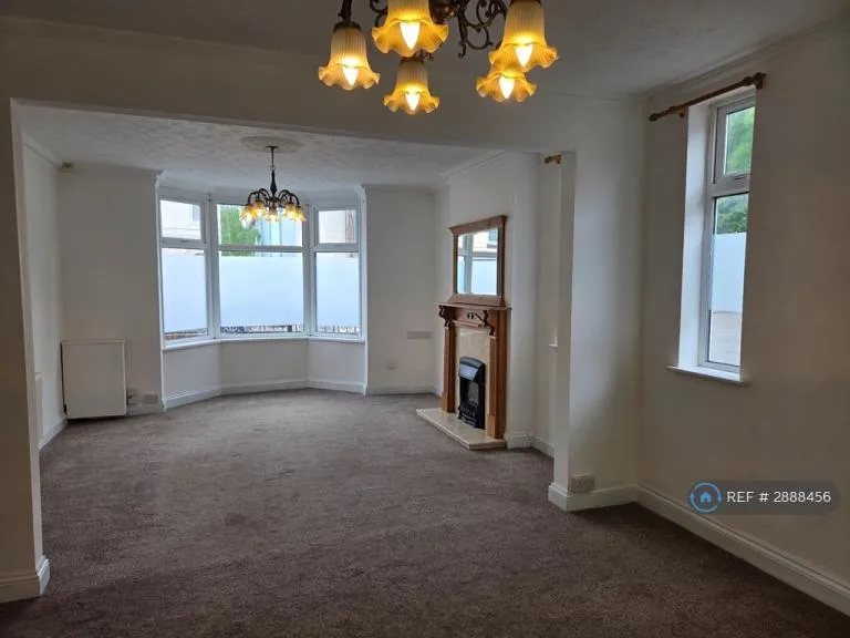 3 bedroom house in Thomas St, Wellingborough, NN8 (3 bed) (#2888456)