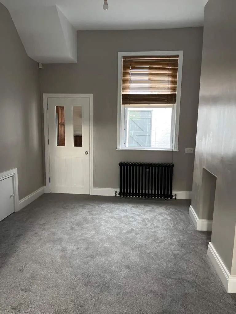 Excellent 2 Bedroom House to rent on Deramore Avenue off the Ormeau Road, South Belfast