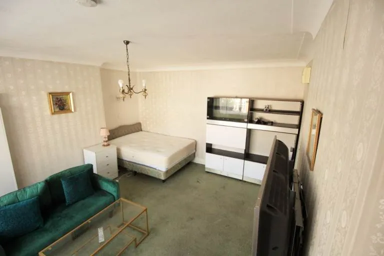 Licensed 5-Bedroom HMO - Sipson Lane UB7