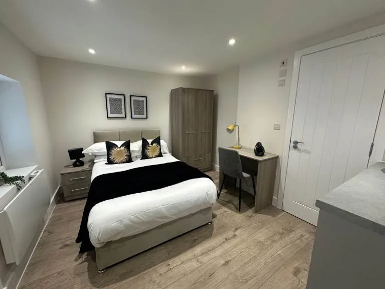 Licensed 5-Bedroom HMO - Sipson Lane UB7