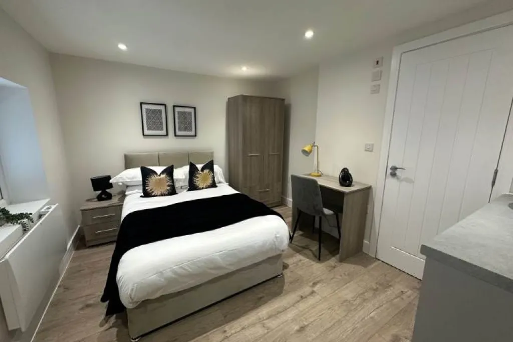 Licensed 5-Bedroom HMO - Sipson Lane UB7
