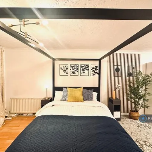 1 bedroom in Ashbourne Road, London, CR4 (#2906354)