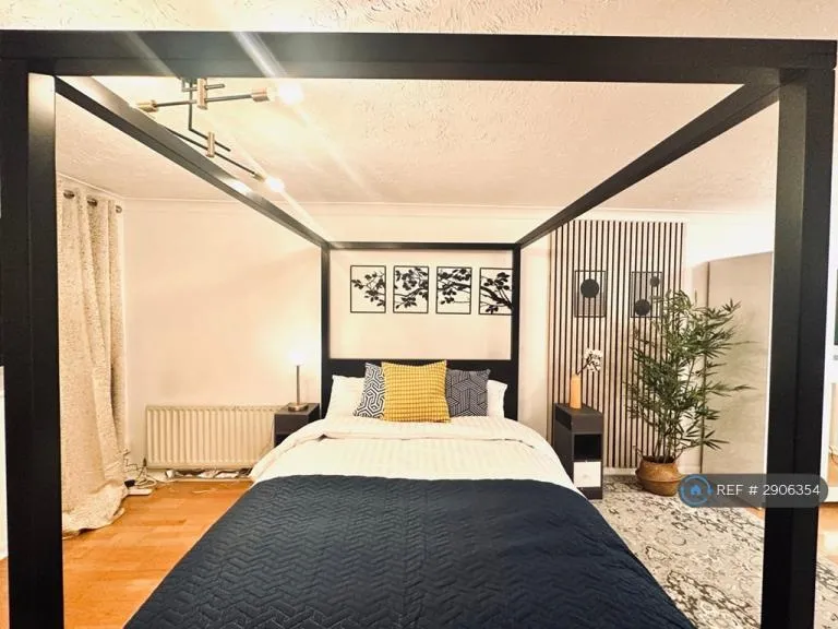 1 bedroom in Ashbourne Road, London, CR4 (#2906354)