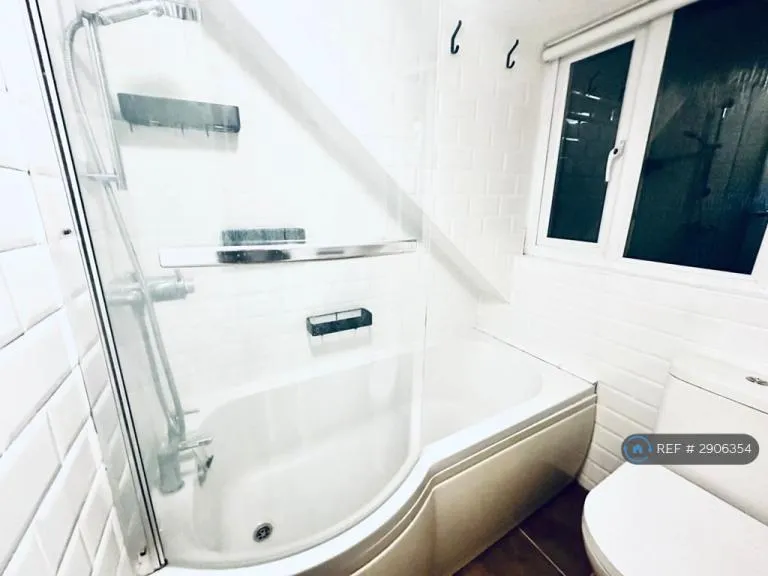 1 bedroom in Ashbourne Road, London, CR4 (#2906354)